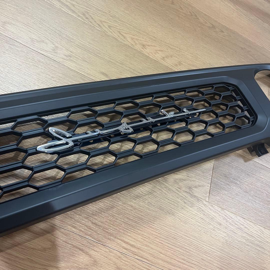 スズキジムニー JB64W JB74Wフロントグリルマットブラック　ステー仕様