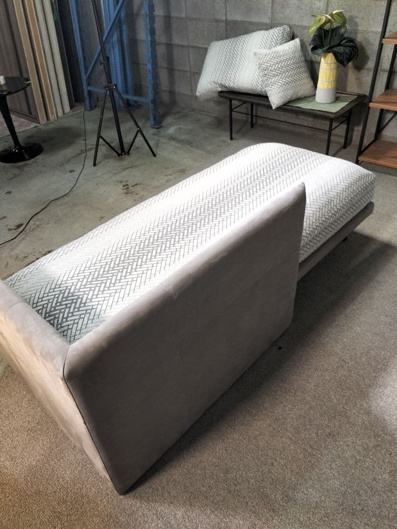 ト*ラ様 肩肘ソファ クッション付き カウチ 幅165cm モデルルーム展示品