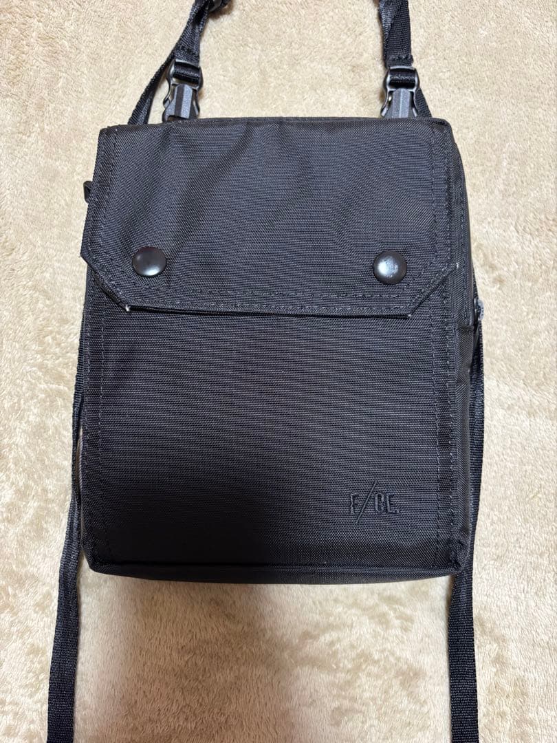 F/CE. ブラック ショルダーバッグ