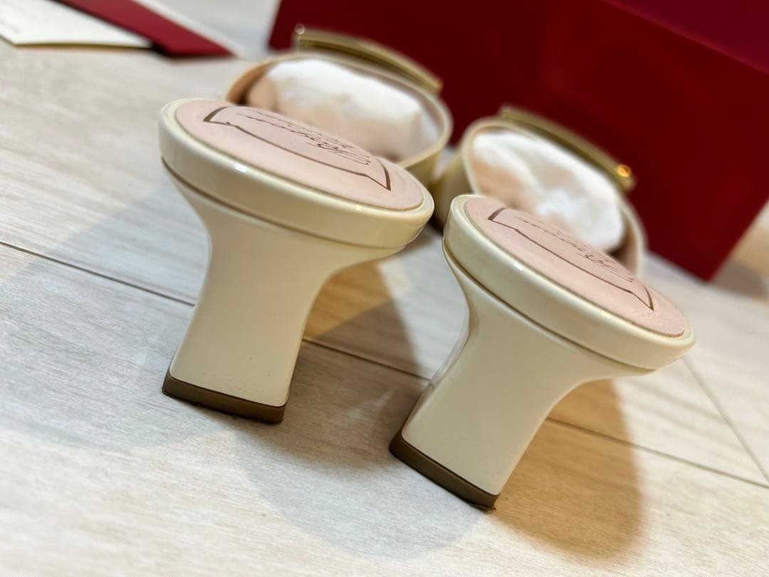【美品】 ロジェヴィヴィエ　ミュール　37 アイボリー