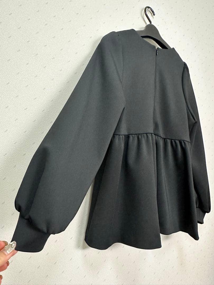 【新品】　UNITED ARROWS パールモチーフペプラムヴラウス