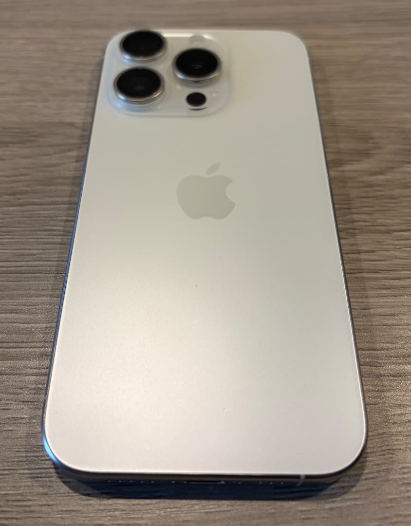 iPhone 15 Pro ホワイトチタニウム 128GB