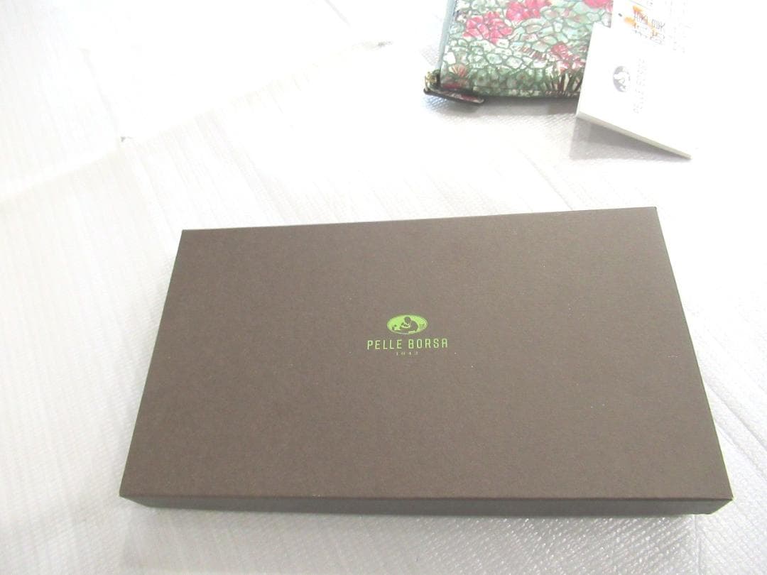 ペレボルサ (PELLE BORSA)L字ファスナー長財布Flora 6202