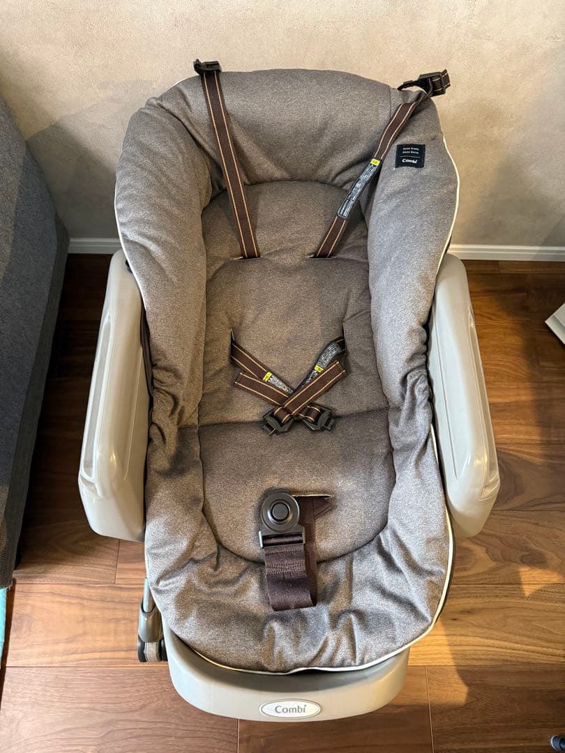 コンビ　ネムリラ AUTO SWING BEDi EG