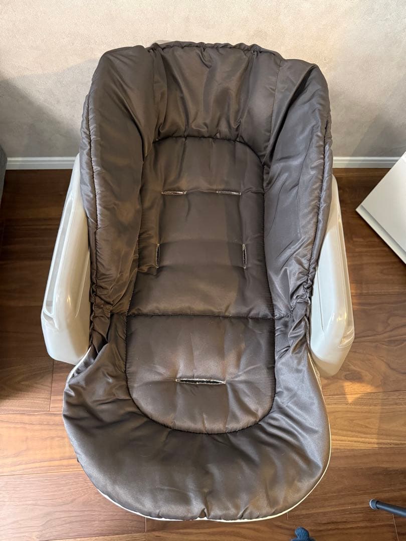 コンビ　ネムリラ AUTO SWING BEDi EG