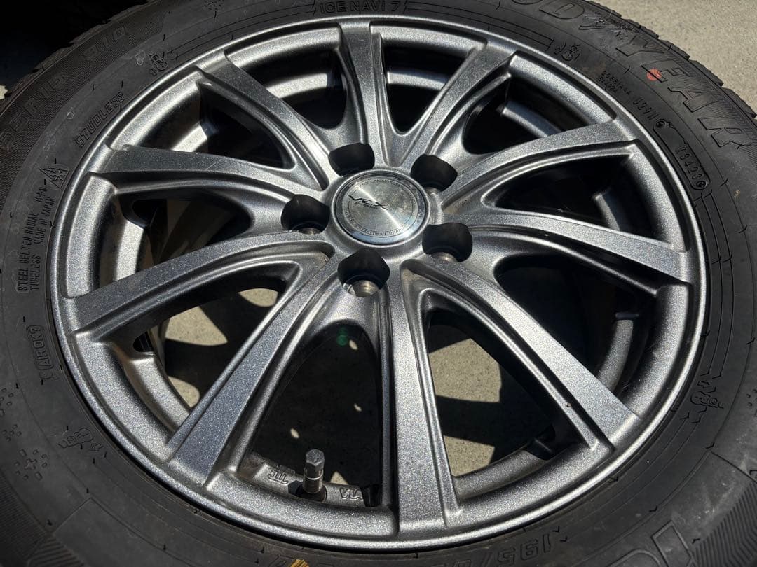 のっちさん専用【美品】プリウス　スタッドレスタイヤ2本 2023年製