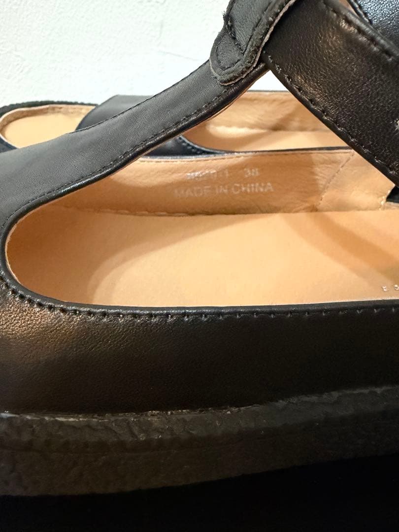 MOHI / Tストラップサンダル 38