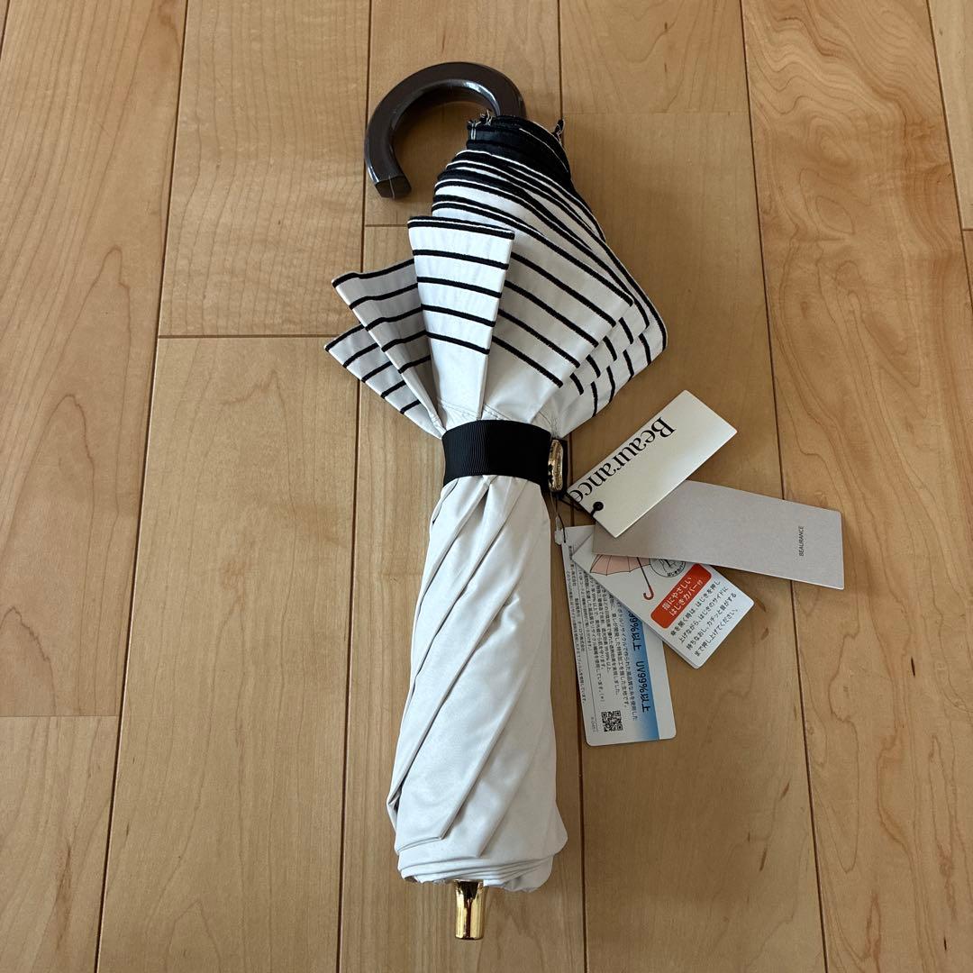 ビューランス　晴雨兼用日傘　持ち手付きホワイト×ブラックライン刺繍　②