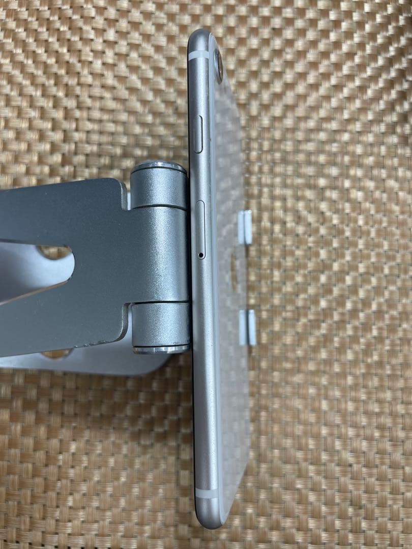 iPhone SE第3世代 64 GB スターライト SIMフリー【4415】