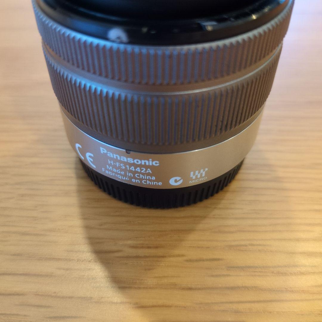 OLYMPUS OM-D E-M10 Mark 2 レンズ他おまけ※商品状態記載