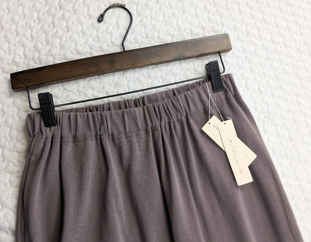 ヨーガンレール☆新品タグ付☆22年春コットン天竺テーパードPTモーヴ色☆手洗い可