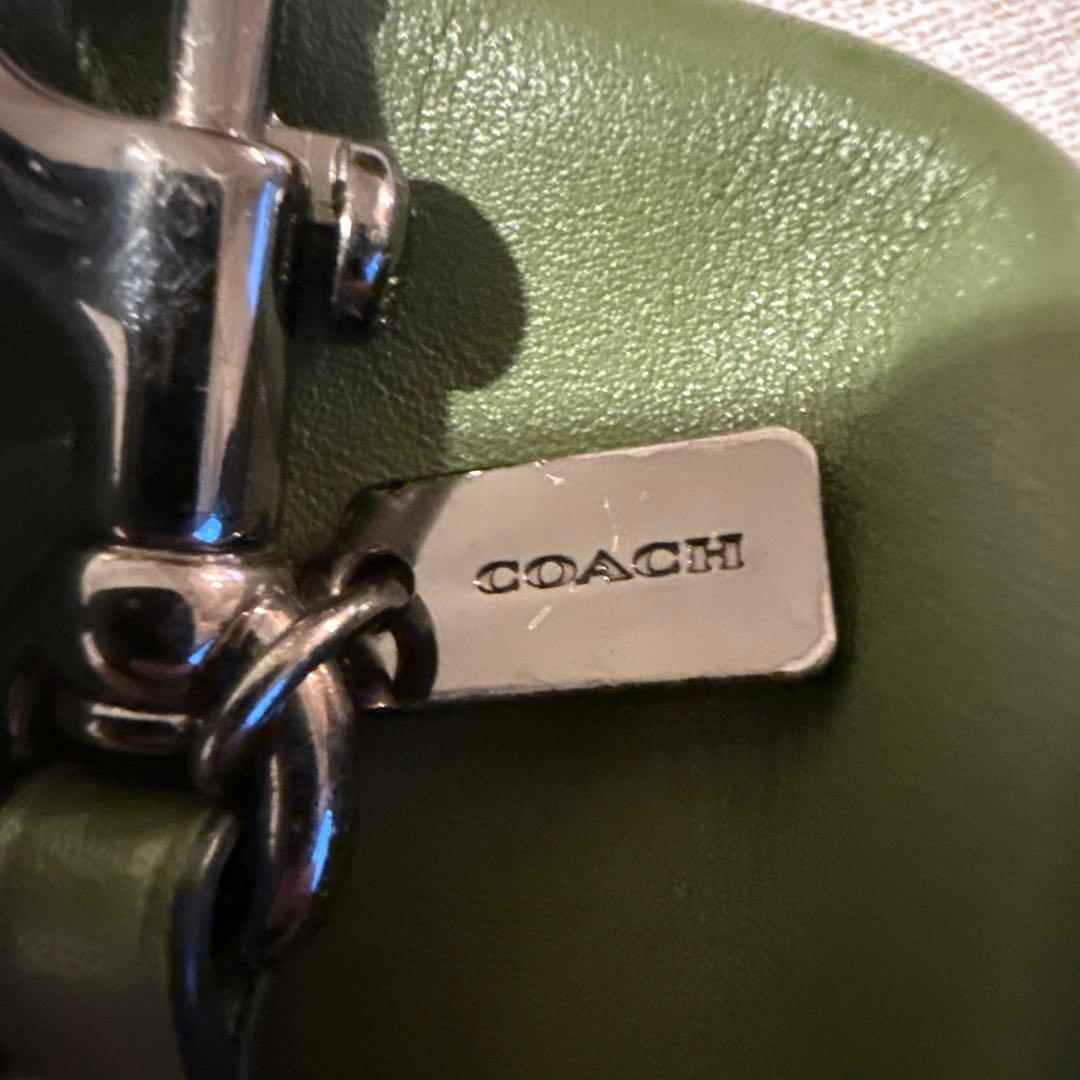 コーチ　ミニ ポーチ がま口 財布 バッグ チャーム 蛙　　　　カーキ