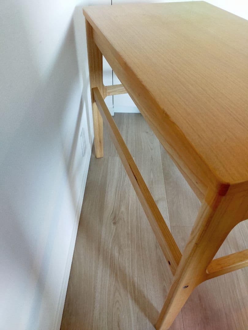 タモ材の木製デスク 学習机 パソコン