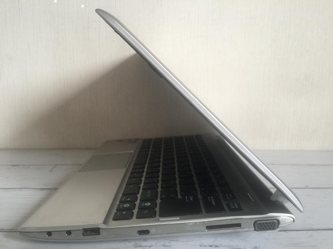 ASUS Eee PC 1215B 12.1型薄型・コンパクト ノートパソコン