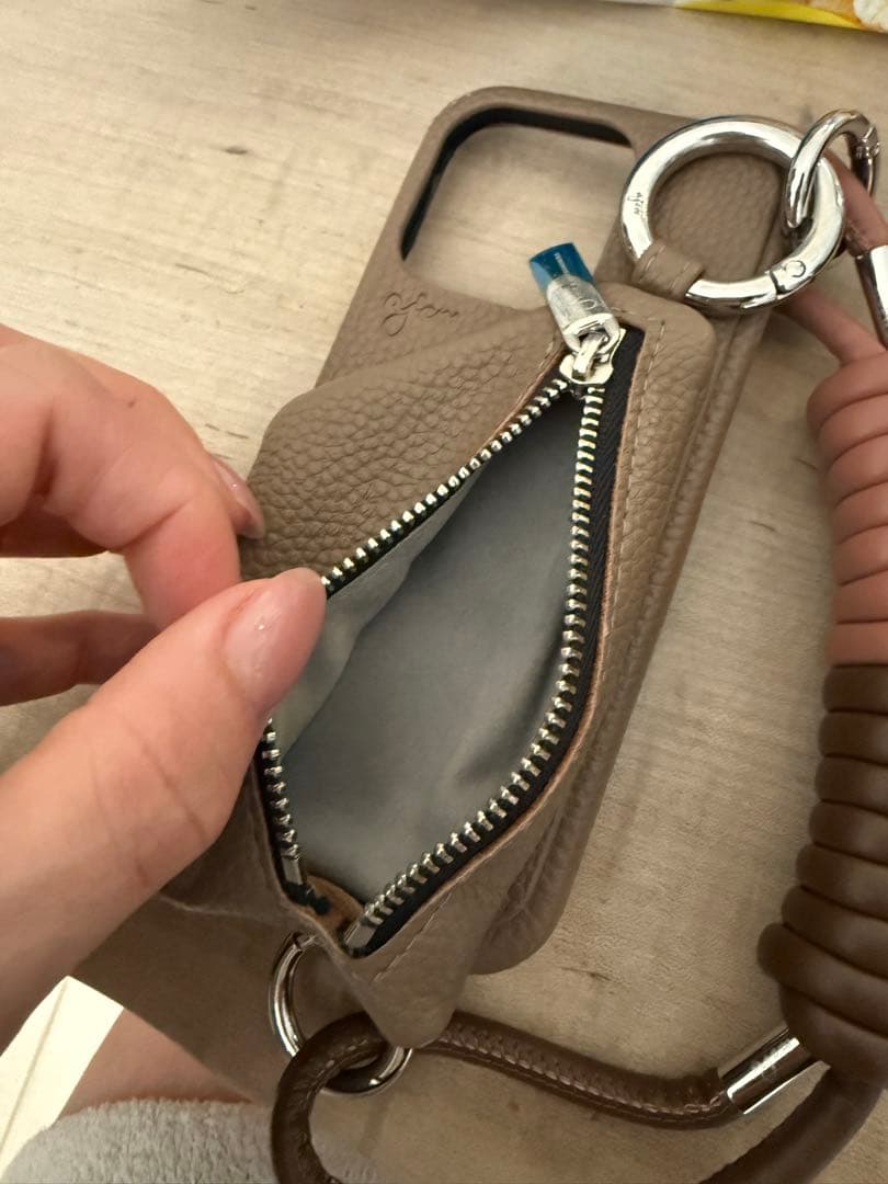 ajew ブラウンレザー調iPhoneケース　iPhone１６Pro