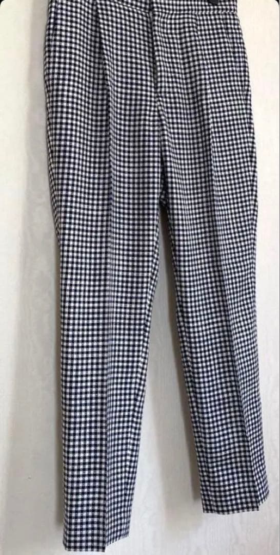 チェック柄テーパードパンツ