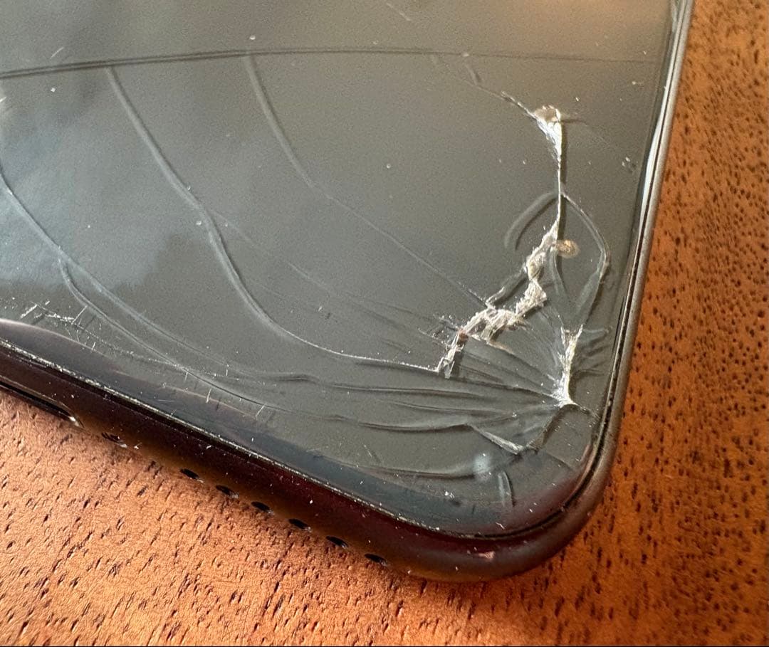 iPhone SE2 64GB SIMフリー 背面割れあり 初期化済み