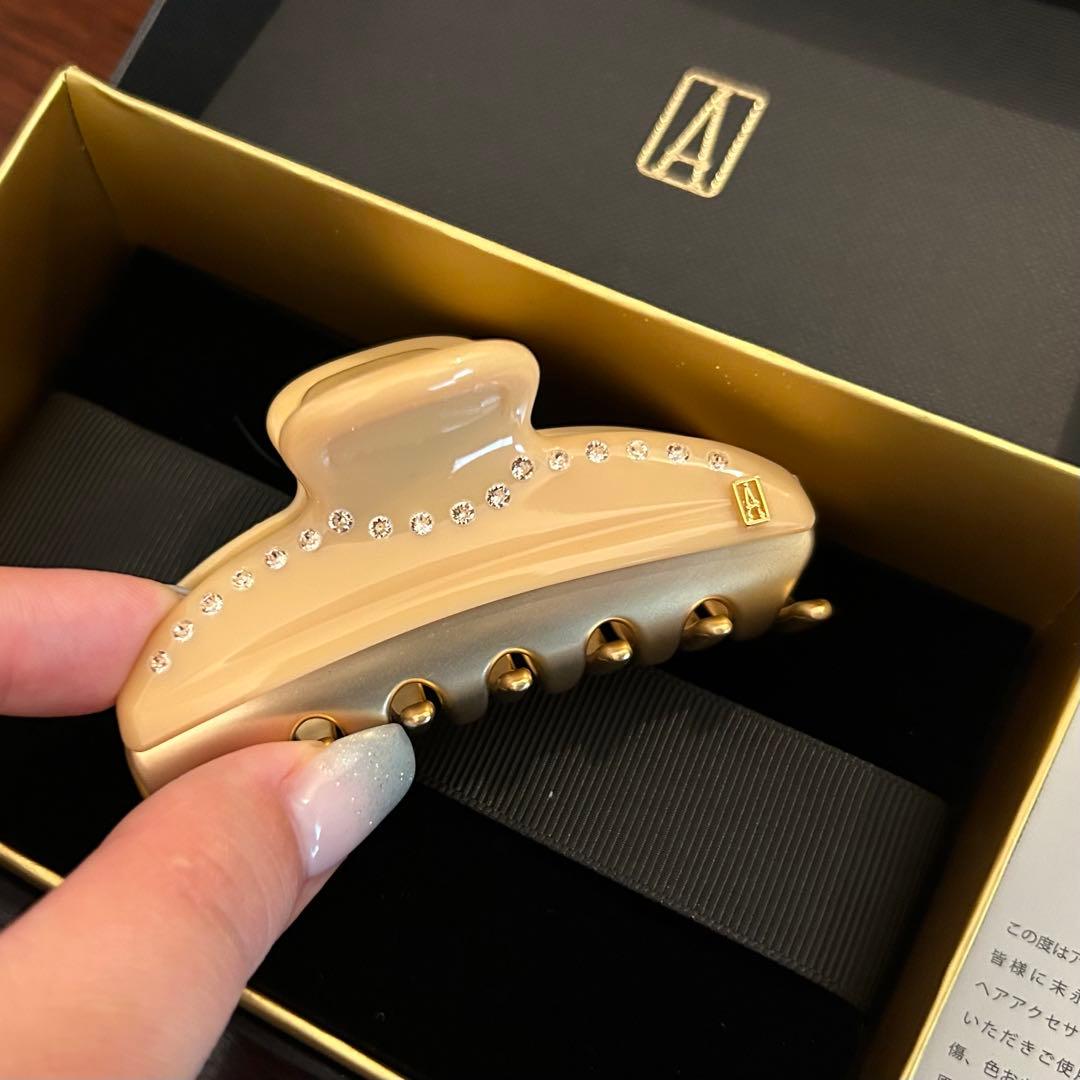 アレクサンドルドゥパリ Mクリップ（ミルキーベージュ）限定色 スワロフスキー