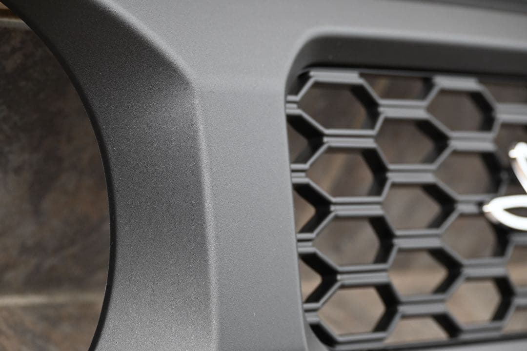 ジムニーjb64 74 シエラ共通　グリル　ラプターライナー塗装　新品未使用