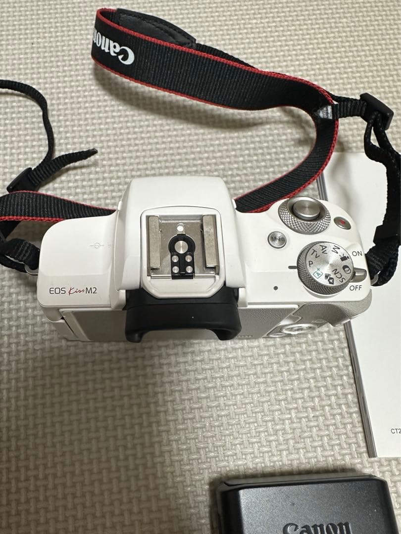 Canon EOS Kiss M2 ホワイト レンズ2本付き