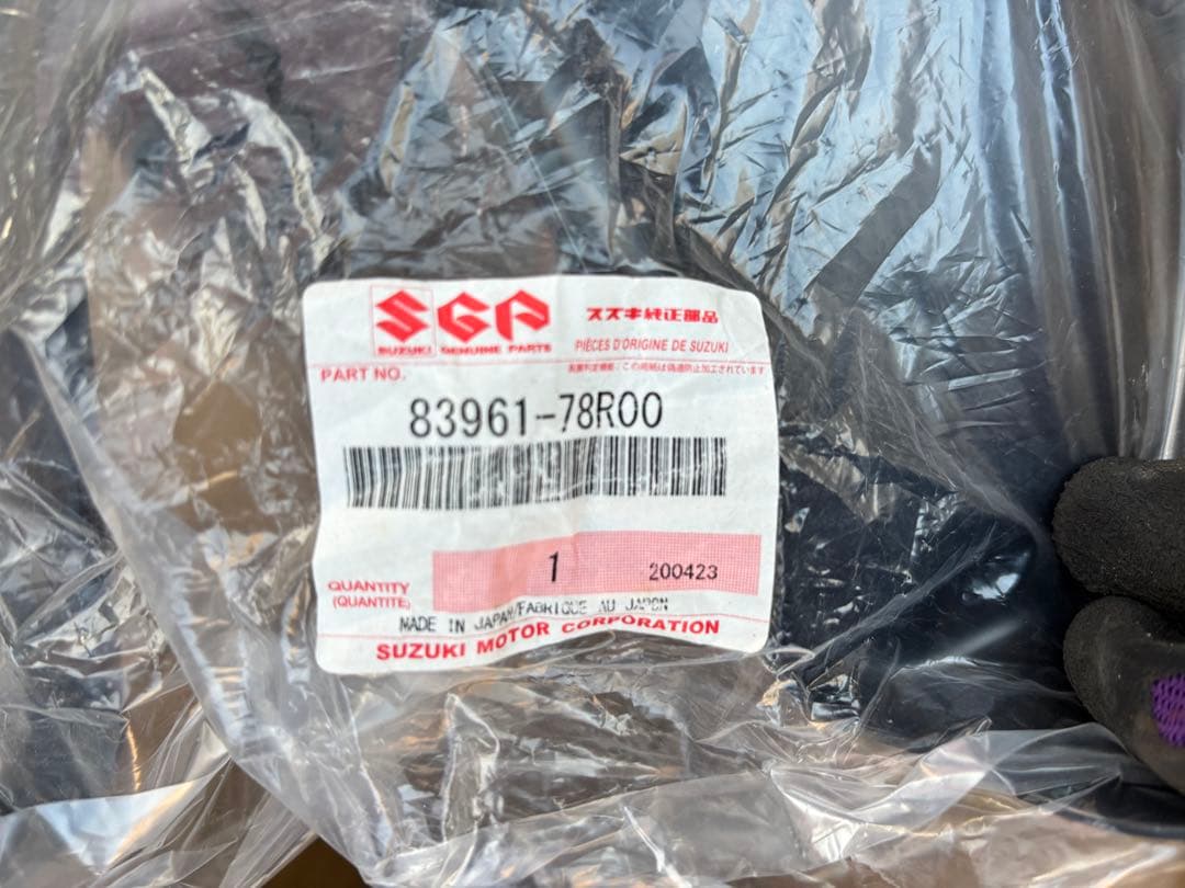 新品未開封　　スズキ　ジムニー シエラ　タイヤブラケット　直接引き取り可