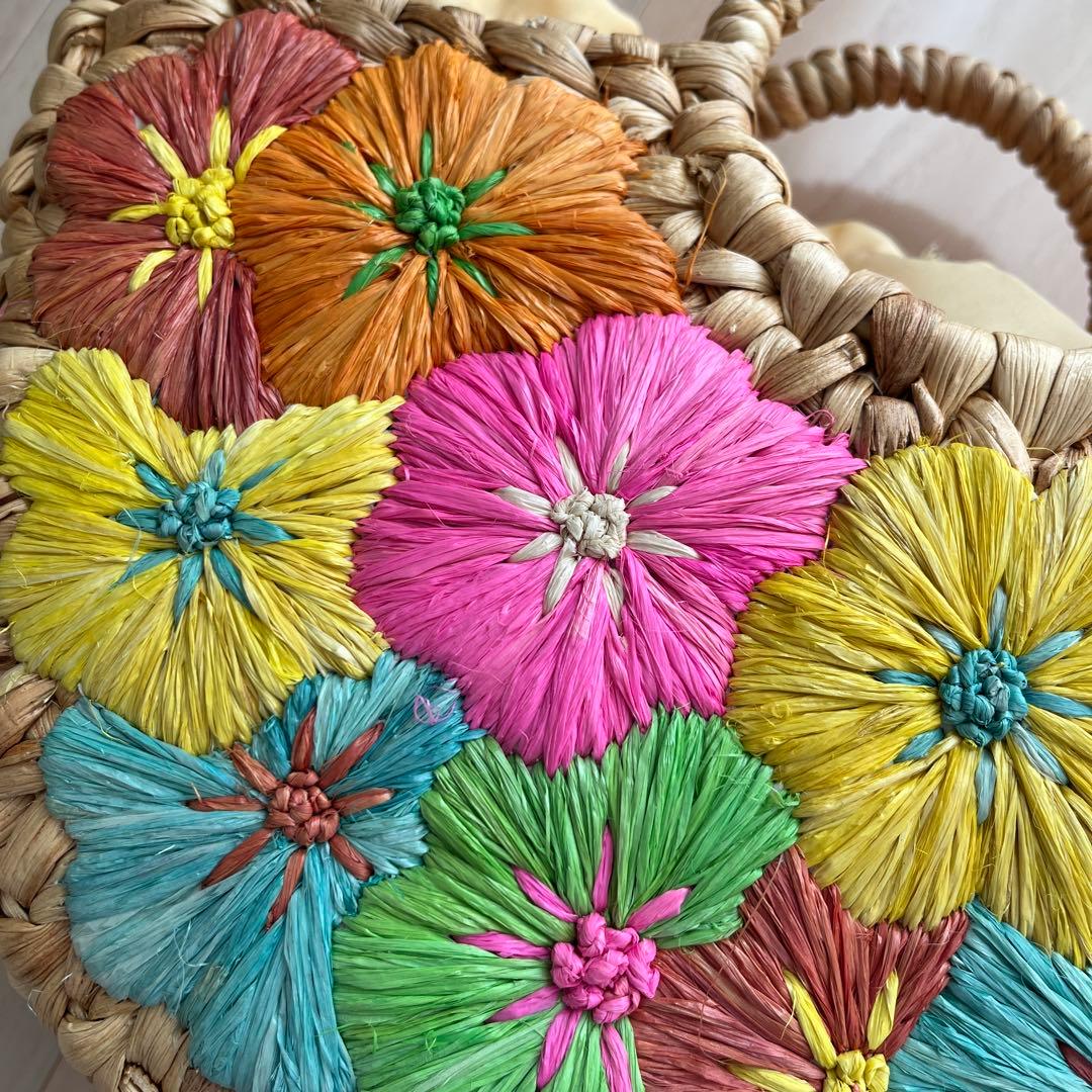 //新品未使用//バリ島花柄刺繍のかごバッグ