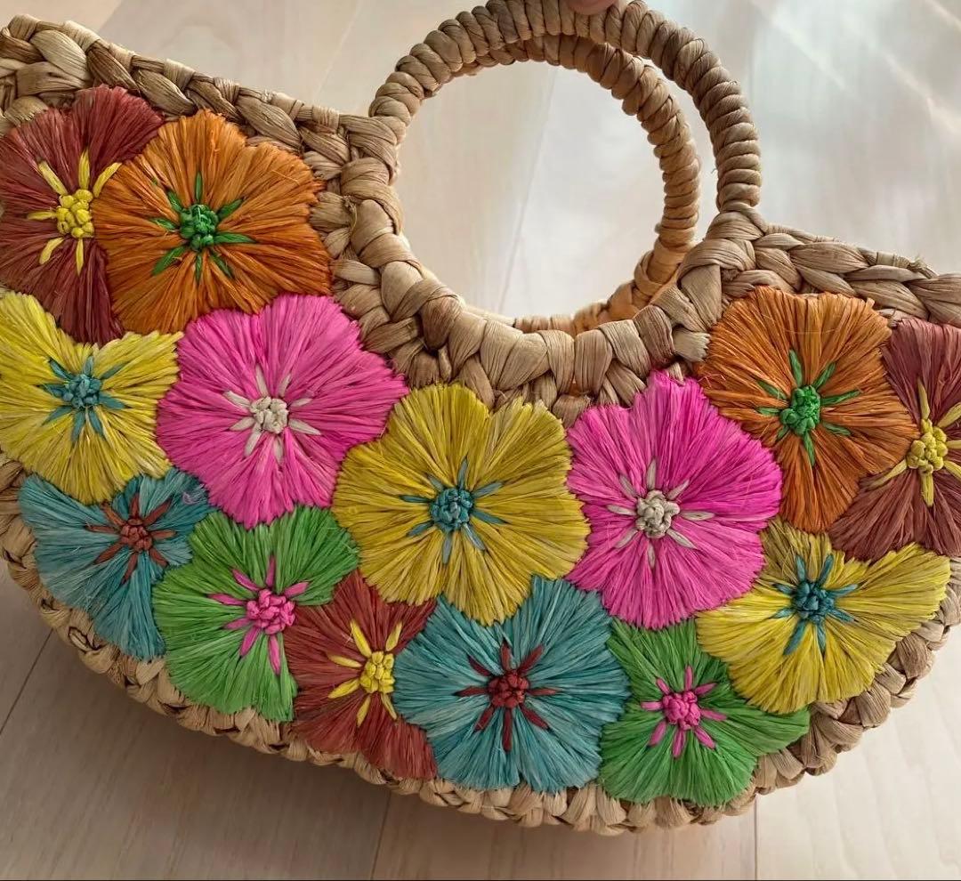 //新品未使用//バリ島花柄刺繍のかごバッグ