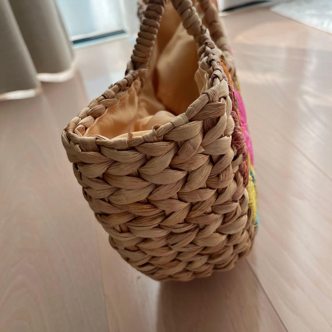 //新品未使用//バリ島花柄刺繍のかごバッグ