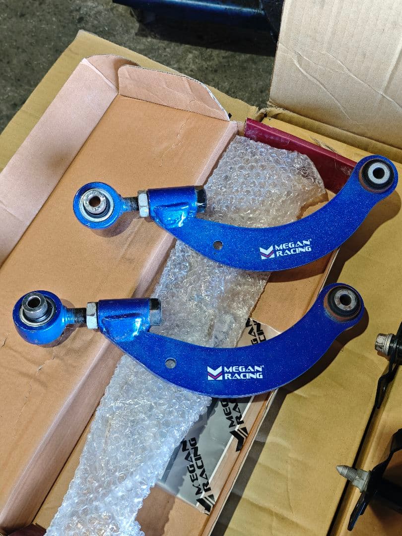 ひ*ん様 CT200h リアアッパーアーム