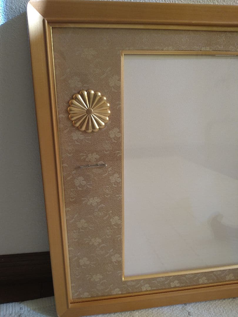 【額立て付】勲章額 褒章額 額縁 叙勲額 菊の御紋 額立て 勲章掛け