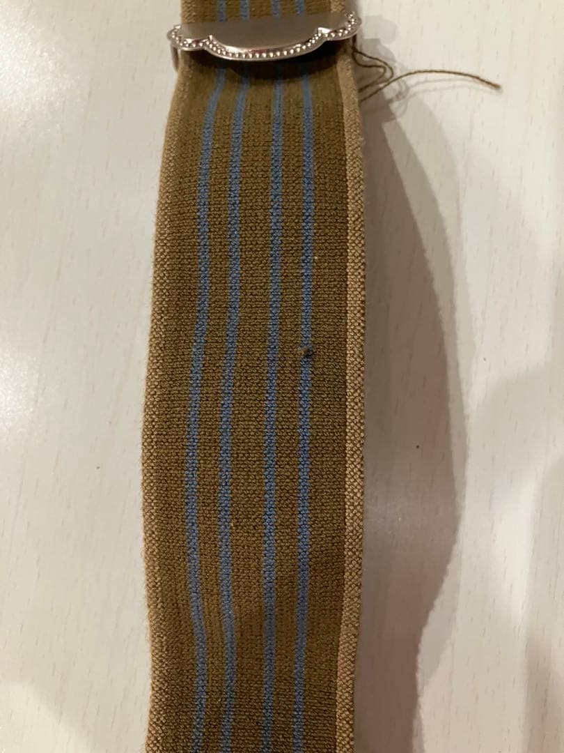 カーキと青のストライプ サスペンダー