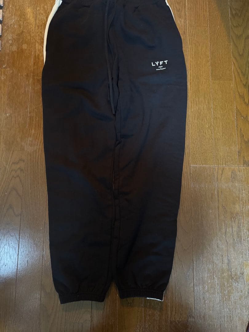 完売LYFTサイドボタンスウェットパンツ