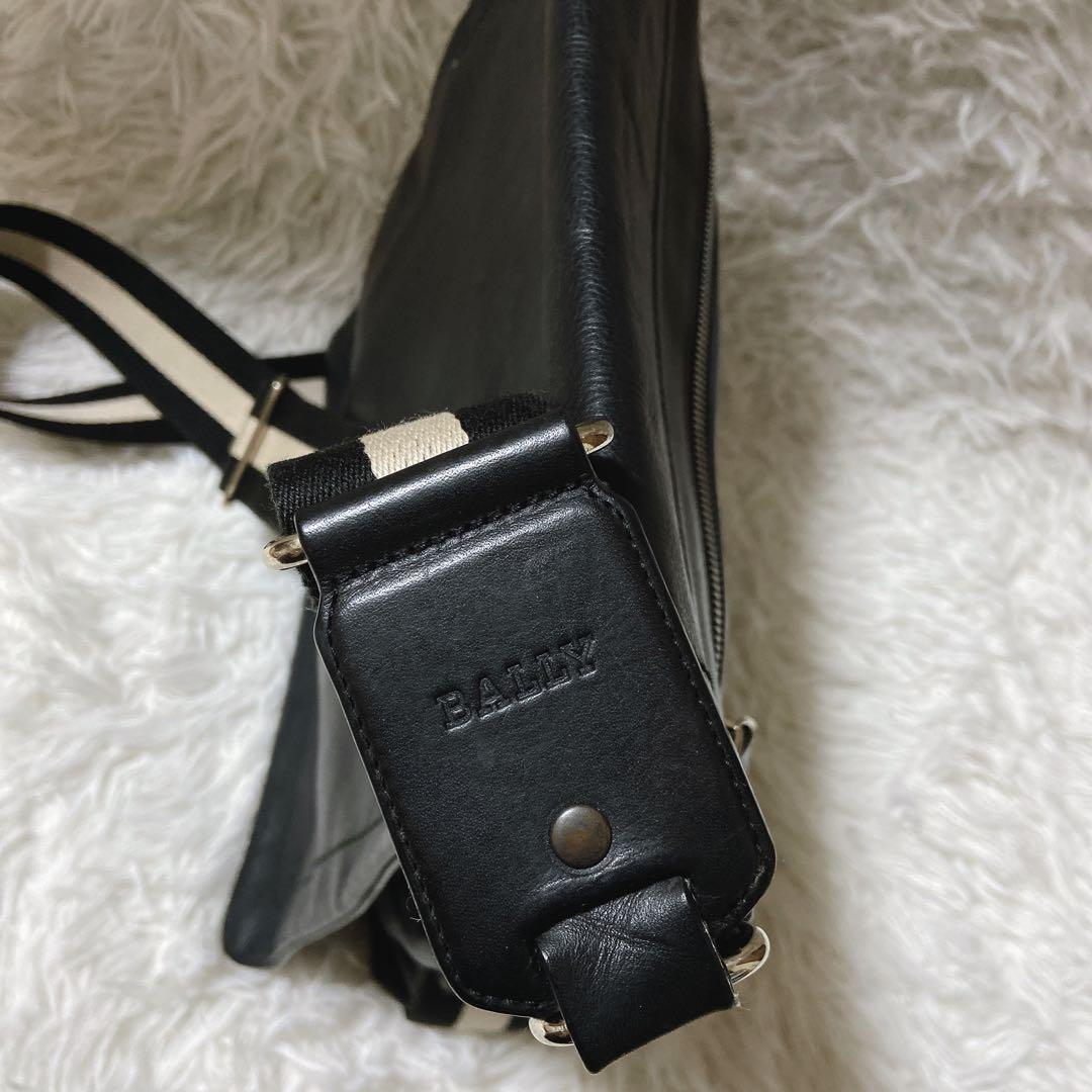 ToShi ⭐️バリー　メッセンジャーバッグ　TAN TRAIN