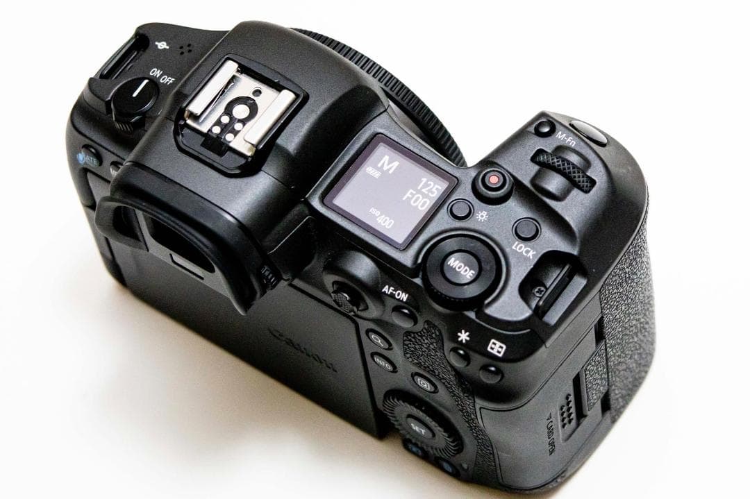 Canon キヤノン EOS R5 + RF50mm F1.8 （別売フード付）