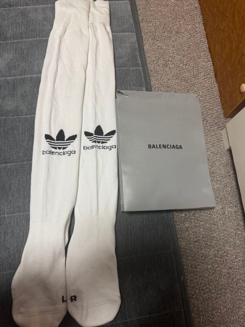 Balenciag ×Adidas コラボソックス 白