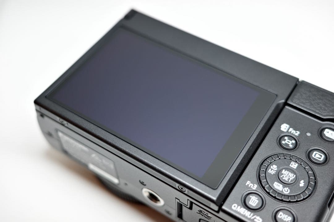 u*n様 Panasonic LUMIX DC-TZ99 美品