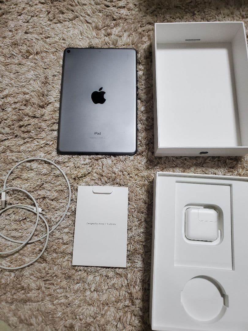 早い者勝ち Apple iPad 本体 充電器付き