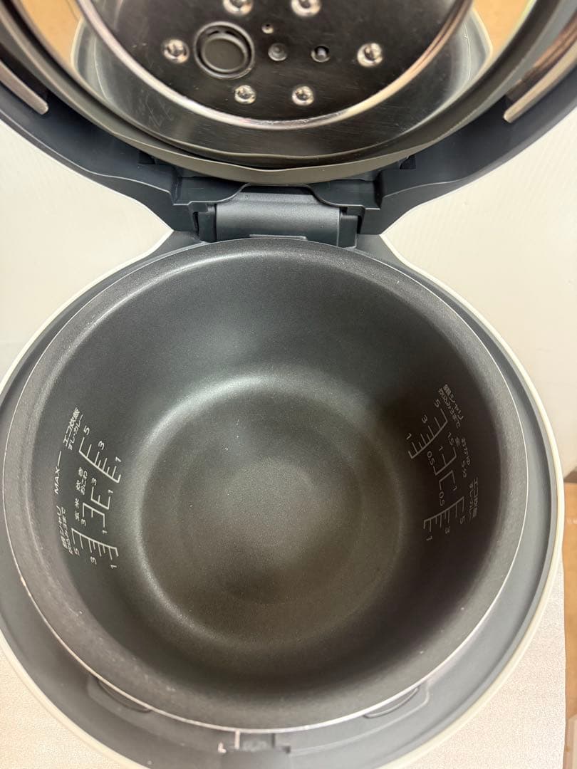 Panasonic 圧力IHジャー炊飯器 型番：SR-NB102（ホワイト）