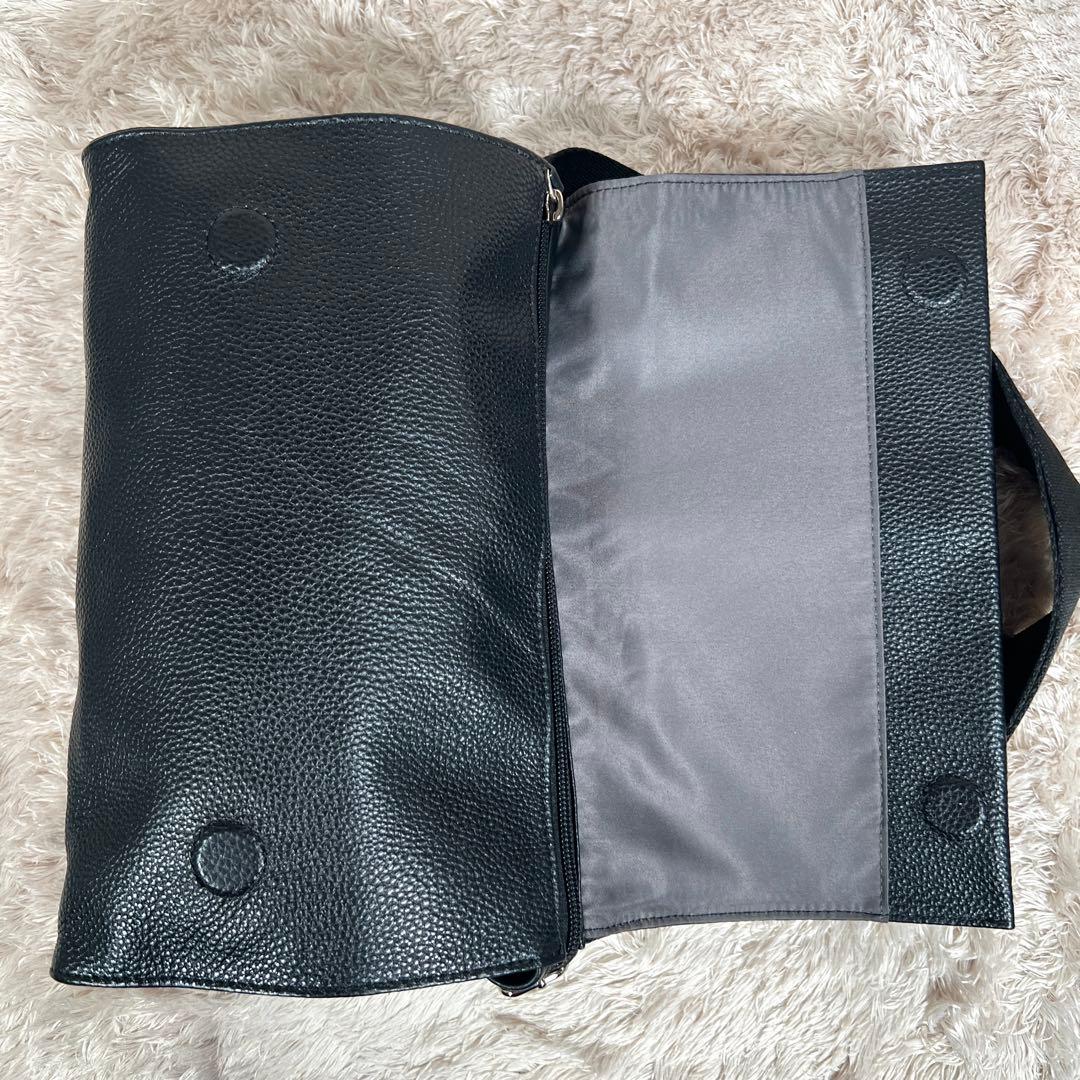 イアパピヨネ ワイドテープショルダーバッグ ブラック ホワイトストーン