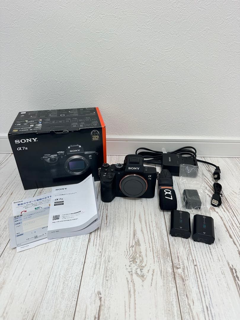 SONY α7 III 本体 + バッテリー2個（ショット数6370枚）
