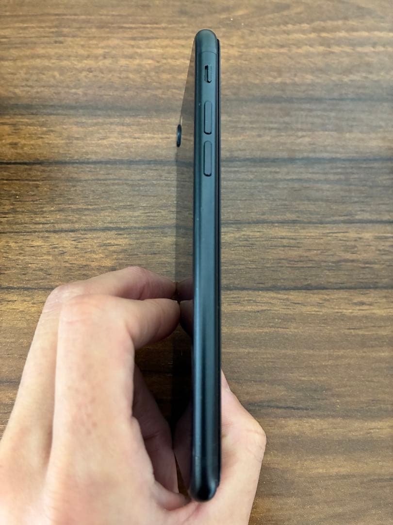 【美品・送料込】Apple iphone se 第3世代