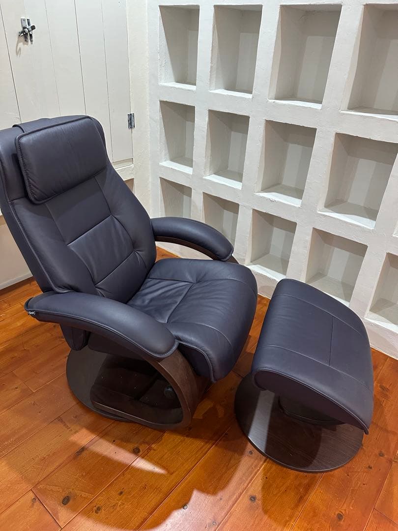 シモンズ　ムスタング　リクライニングチェアとオットマン