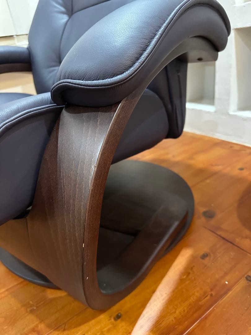 シモンズ　ムスタング　リクライニングチェアとオットマン