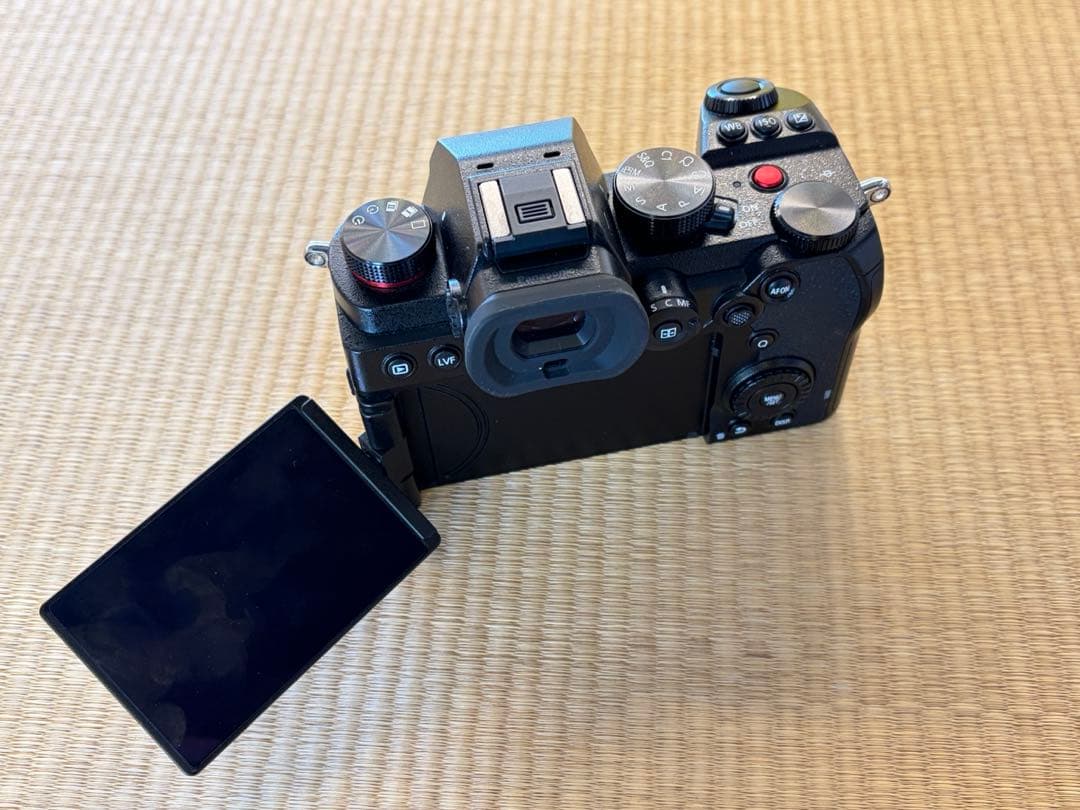 LUMIX S5 フルサイズミラーレスカメラ