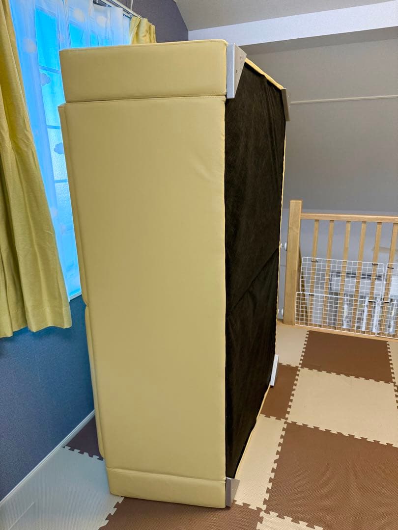 【美品】期間限定！2.5人掛けローソファー　レザー　クリーム色　モダンソファ