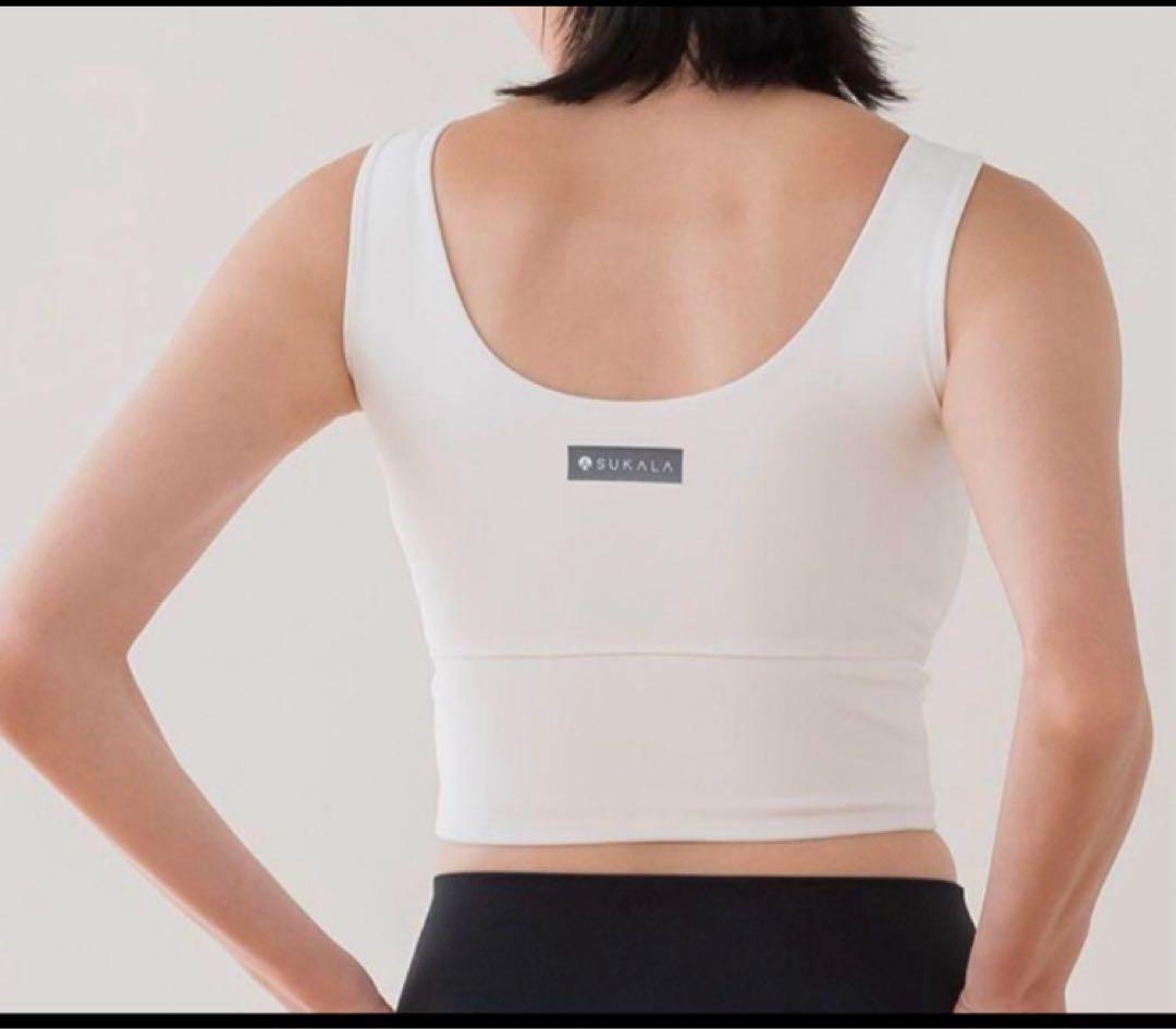 新品タグつき　【SUKALA】プレミアムフィットスクープドネックブラトップ　LL
