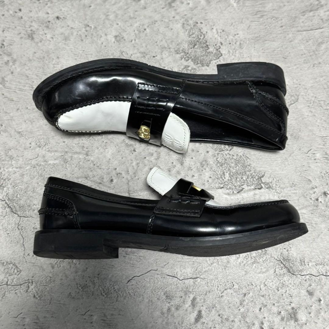 靴 Miu Miu Coin Two Tone Penny Loafers