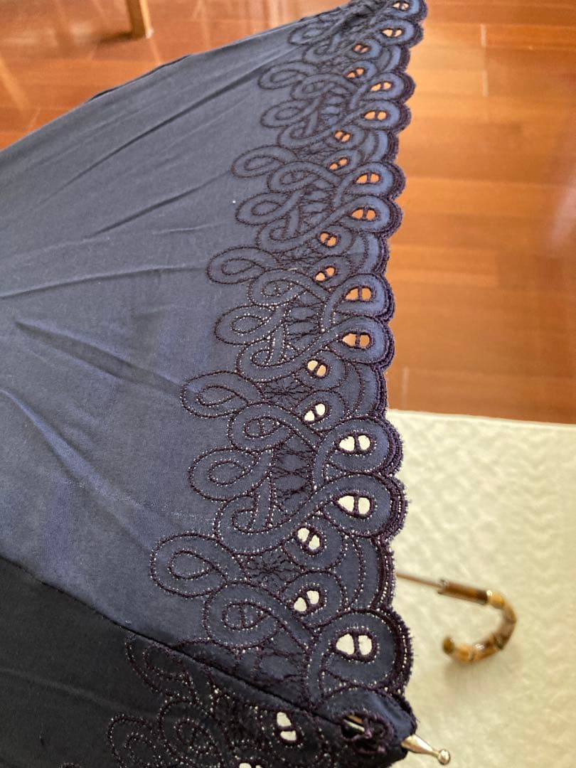 【新品未使用・日本製】レース刺繍 晴雨兼用 長傘／バンブー2本