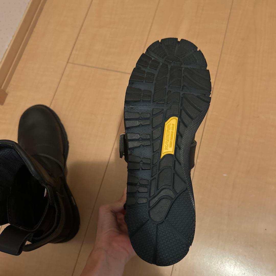 バイク用 黒いバックル付きブーツ