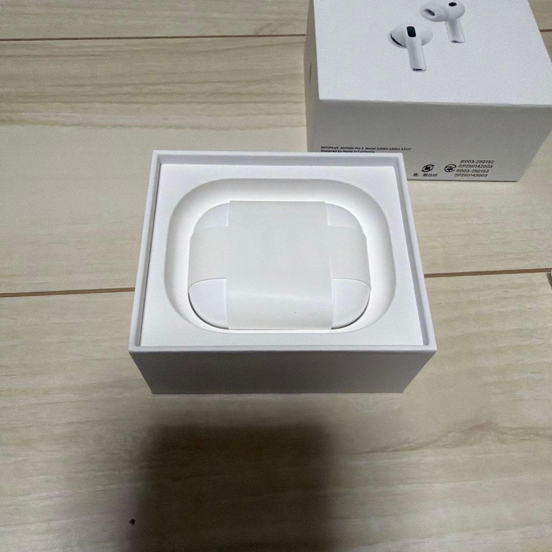 美品 Apple AirPods Pro3 ESRケース付き